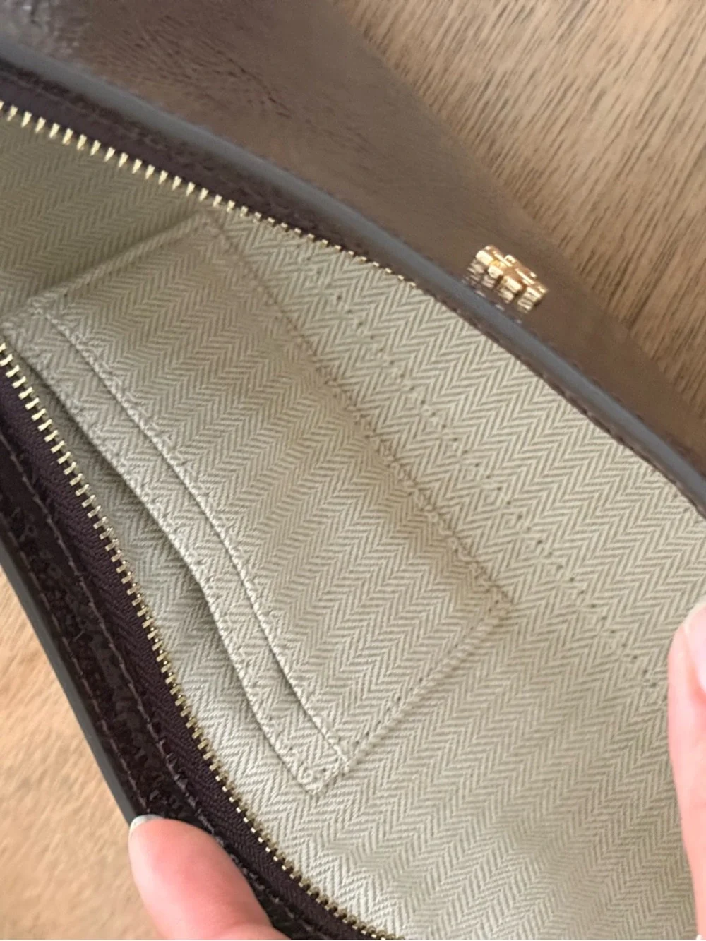 Tory Burch Patent Leather Shoulder Bag in Dark Brown with Gold Logo - Picture 10 of 10